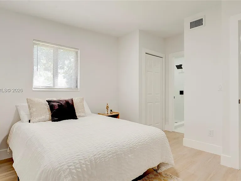 2736 NW 21st Ave — Photo 11