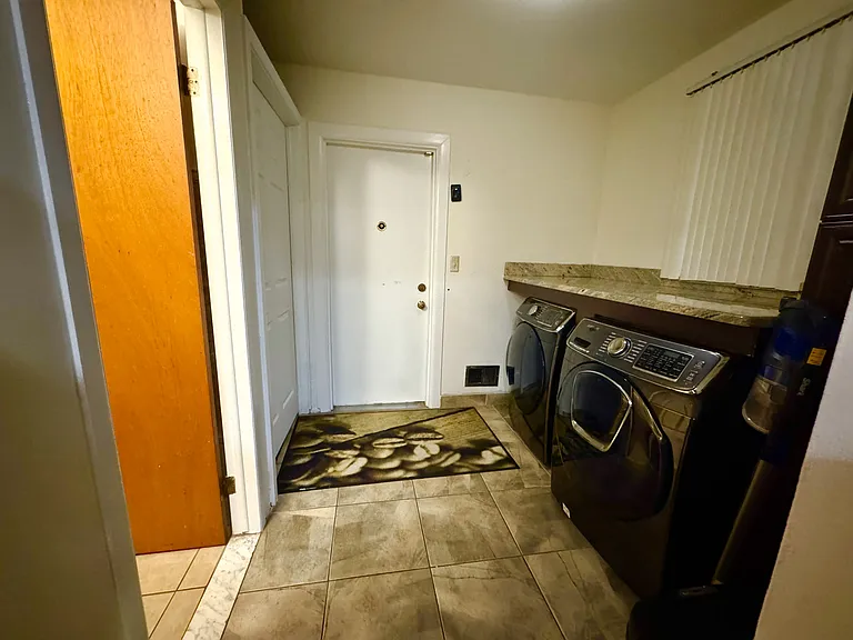 2868 Groves Dr — Photo 36