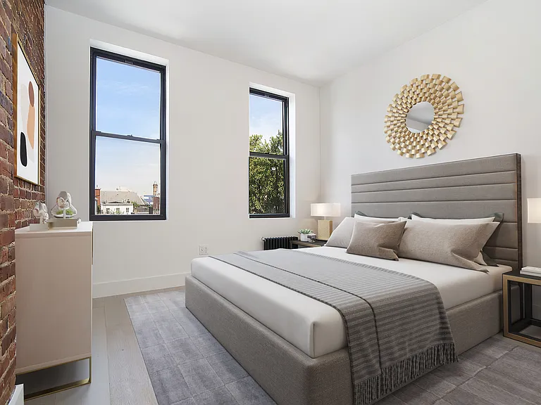 16 Stanhope St #3R — Photo 2
