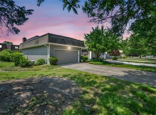 19221 Briarwood Ln #6-1, Strongsville, OH 44136