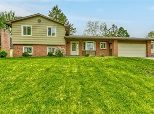 59 Country Corner Ln, Fairport, NY