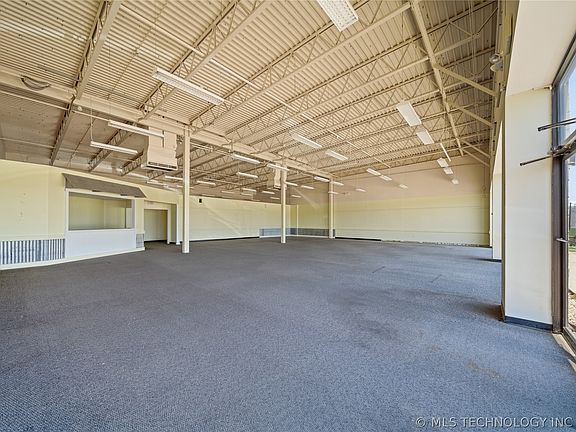 5th image of 1600 S Wood Dr
