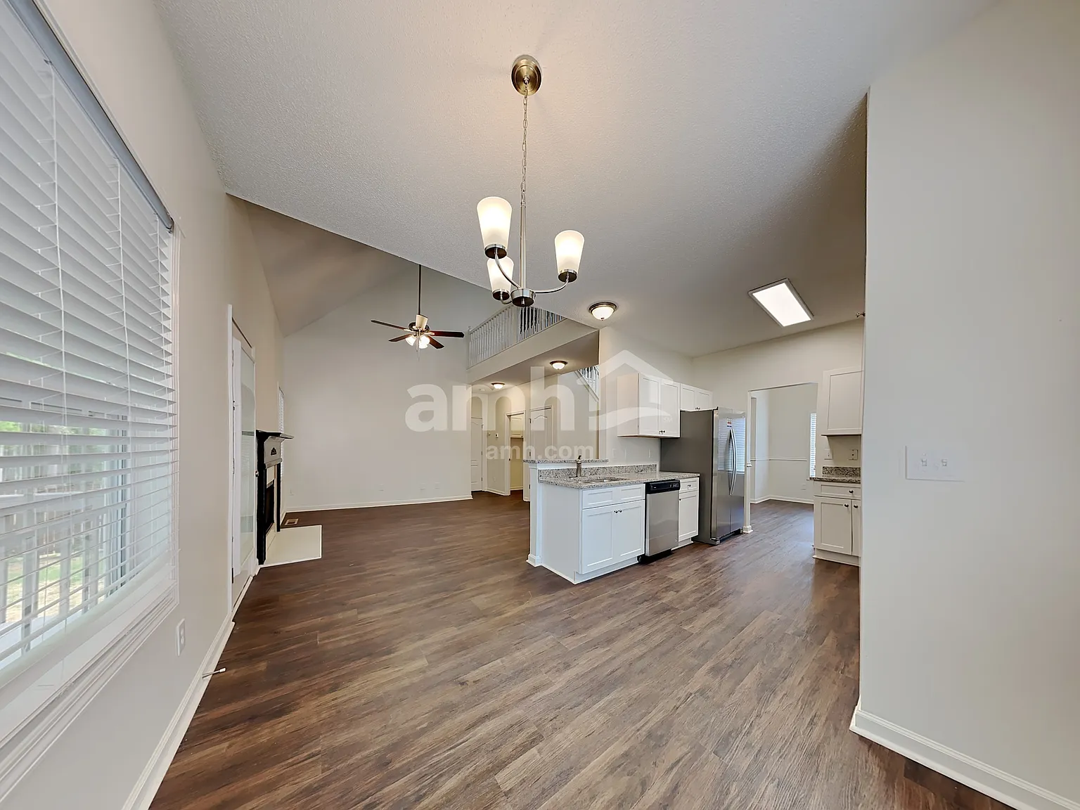 4 bed, 2.5 bath, 1807 sqft, $2,245 — Photo 4