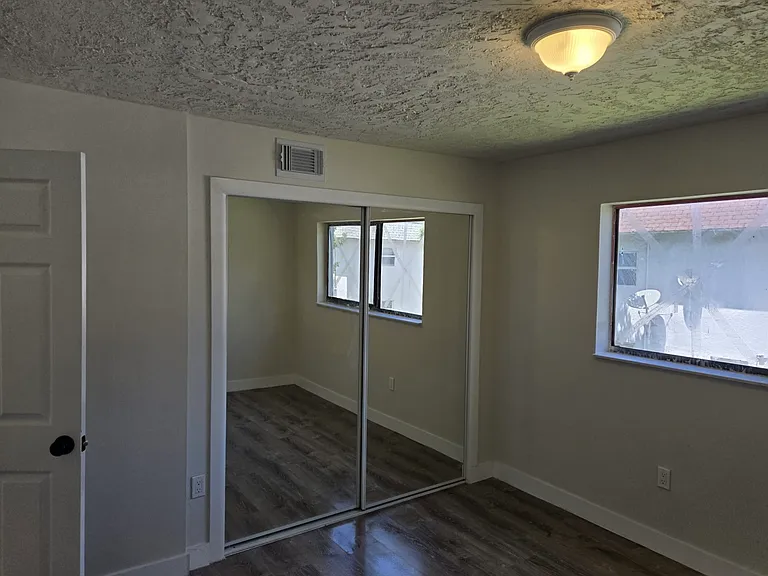 208 Avondale Dr — Photo 6
