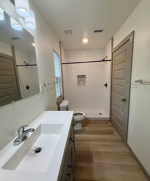 Primary bath- 1st Floor