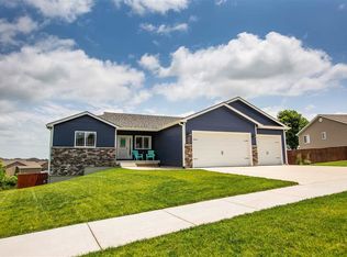 308 Highland Ridge Dr, Manhattan, KS 66503