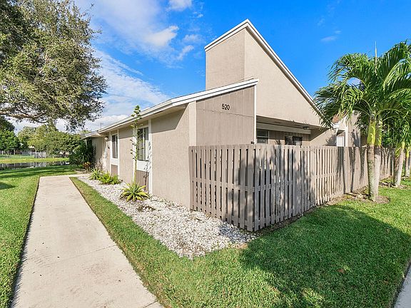 3rd image of 504 Woodgate Cir #A