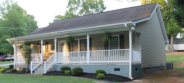 1st image of 207 Hillcrest Dr