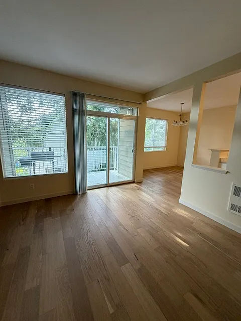 2 bed, 966 sqft, $2,400 — Photo 4