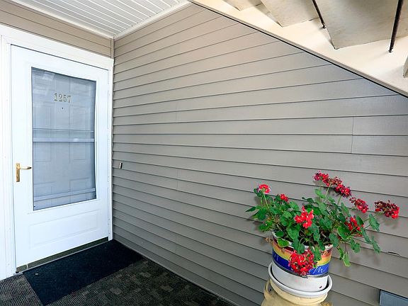 2nd image of 1257 Heatherwood Ln