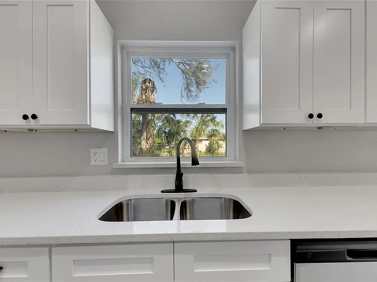 527 Fox Run Trl — Photo 24