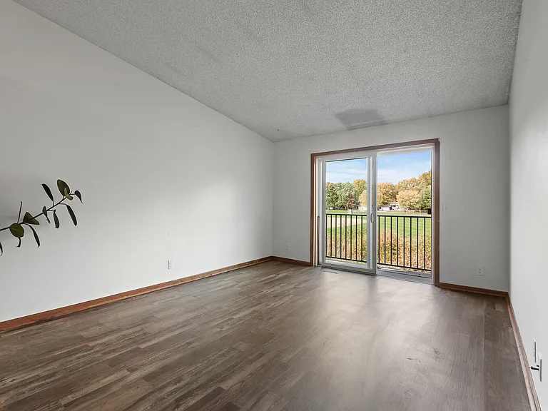 797 Parkside Dr — Photo 7