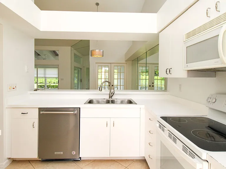 10201 Regent Cir — Photo 19