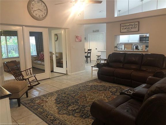 4th image of 426 Lake August Dr