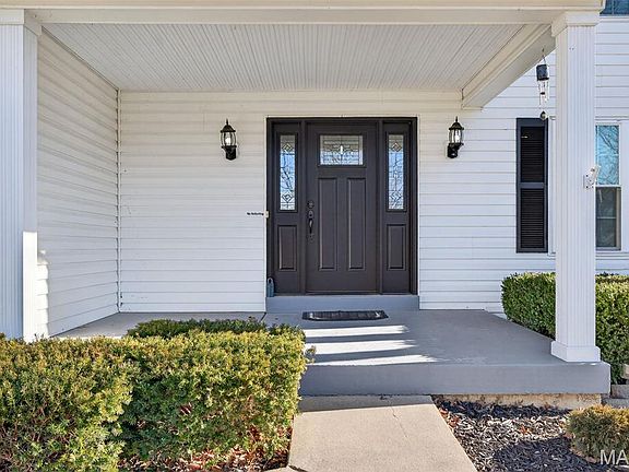 3rd image of 2927 Bromley Dr