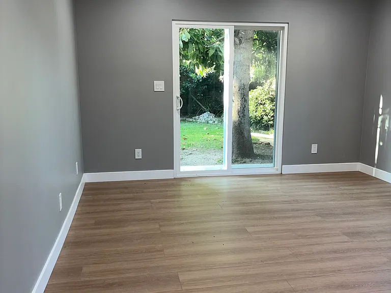 19041 Vanowen St — Photo 12