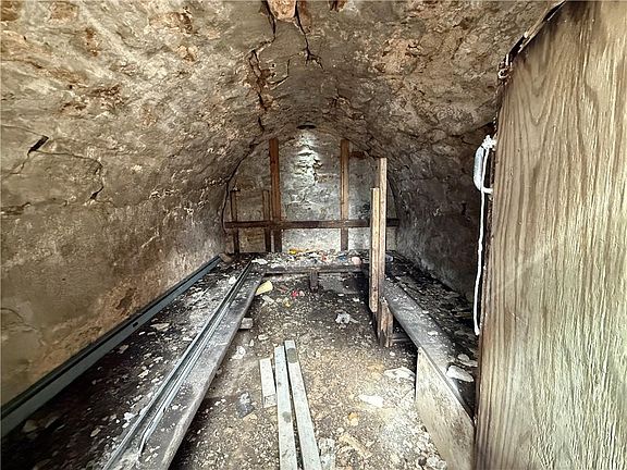 3rd image of 407 White St