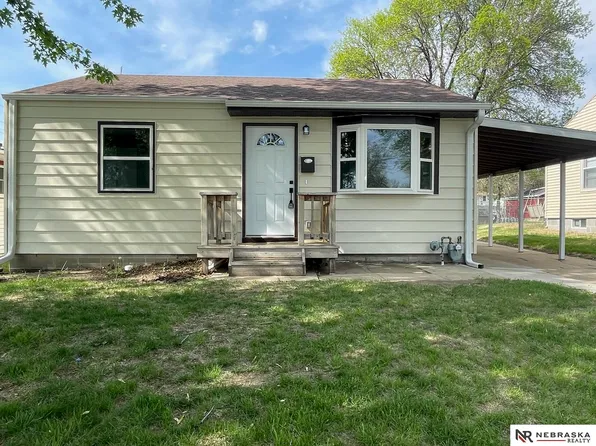 1064 W 8th St, Wahoo, NE 68066