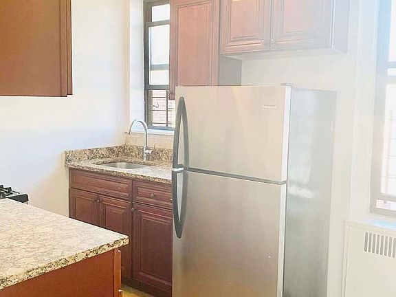 4th image of 1185 Morris Ave #C4