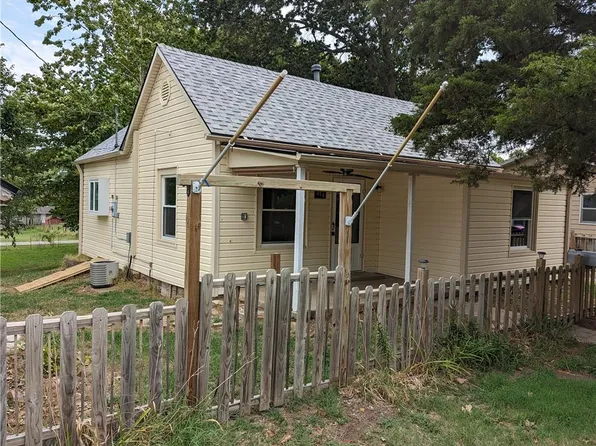 311 Hightower St, El Dorado Springs, MO 64744