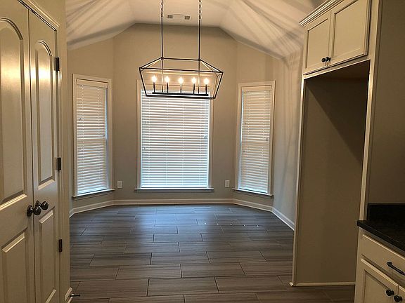 3rd image of 9151 White Poplar Cir