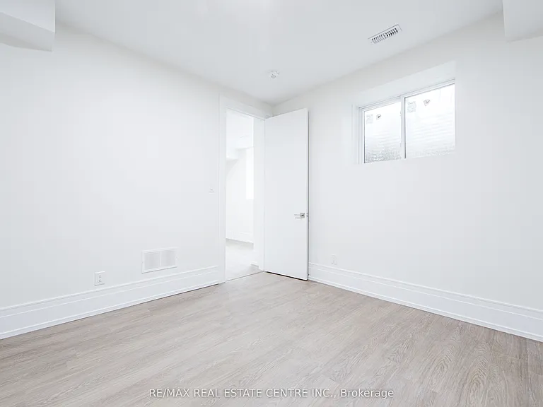 143 Balsam Dr — Photo 18