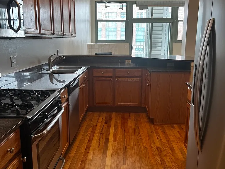 2001 S Calumet Ave #508 — Photo 14