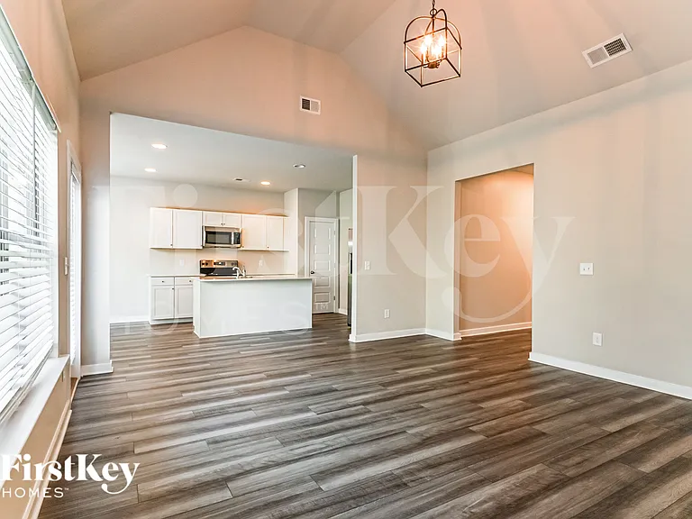 300 Avalon Way — Photo 5