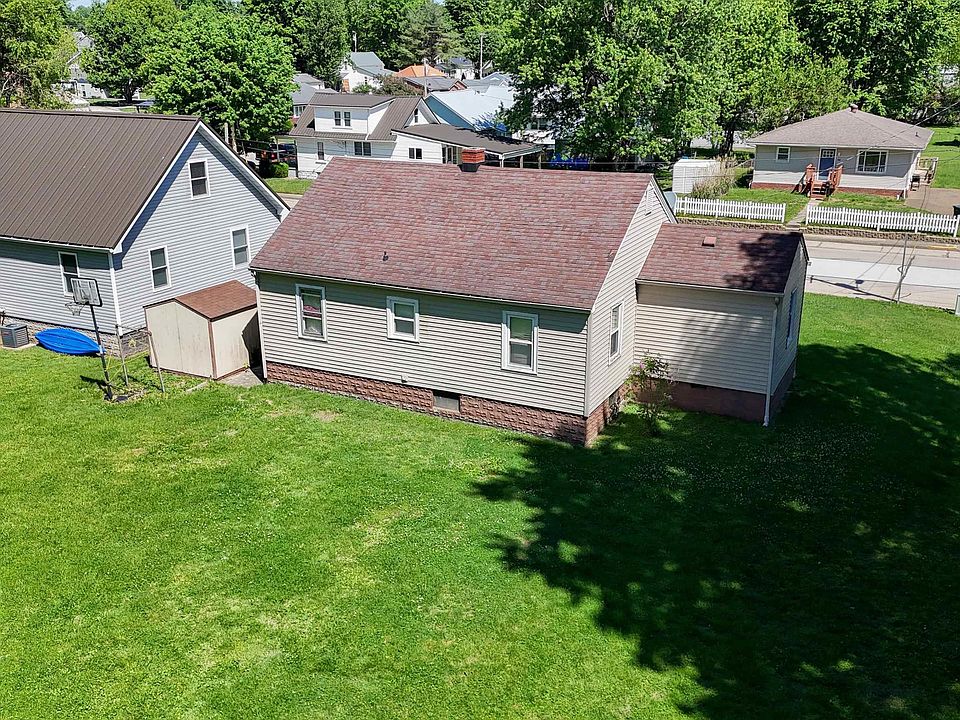 2nd image of 805 E 1st St