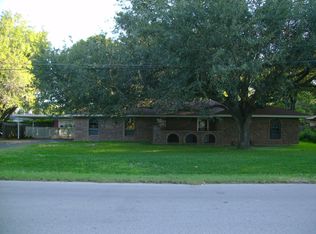 1414 NE 8th St, Smithville, TX 78957