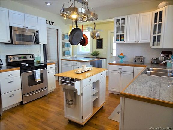 3rd image of 395 Courtland Ave