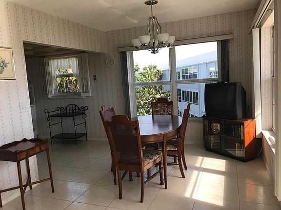 4th image of 314 Wellington Cir E #C