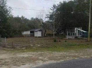 706 6th St W, Carrabelle, FL 32322