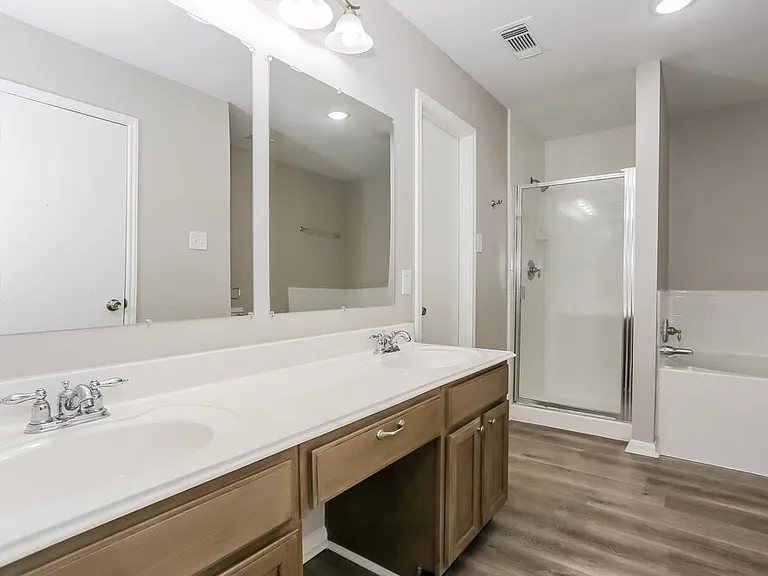 2431 Fox River Ln — Photo 12