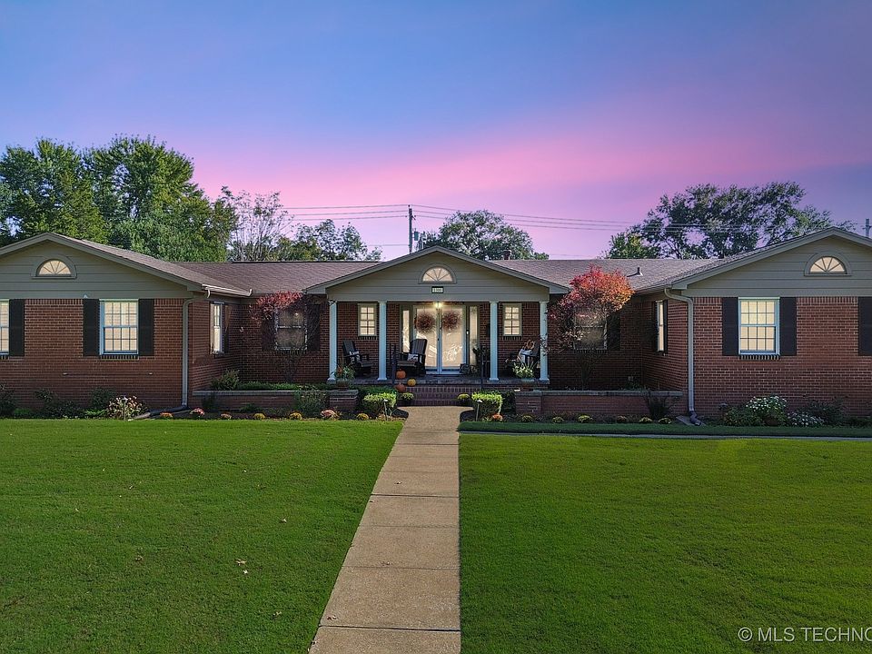 1st image of 1300 E 7th St