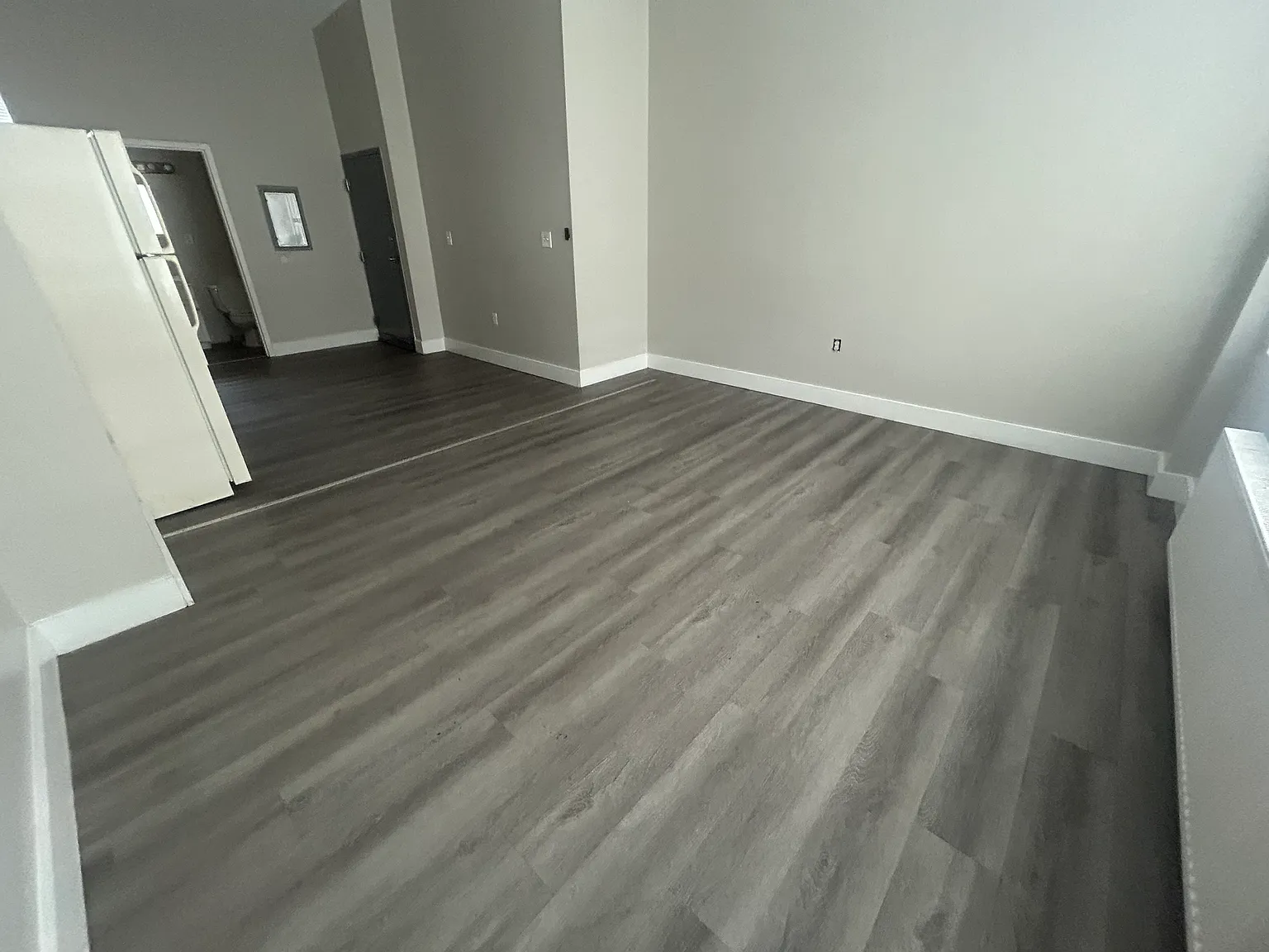 Studio, $990 — Photo 3