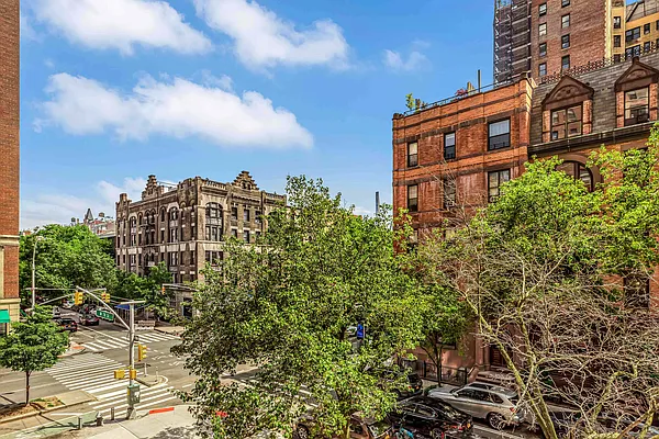 Sold by Sotheby's International Realty | media 19