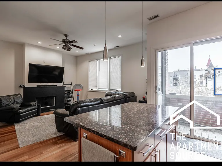 1350 W Augusta Blvd #201 — Photo 3