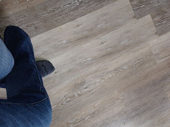 NEW FLOORING THROUGHOUT