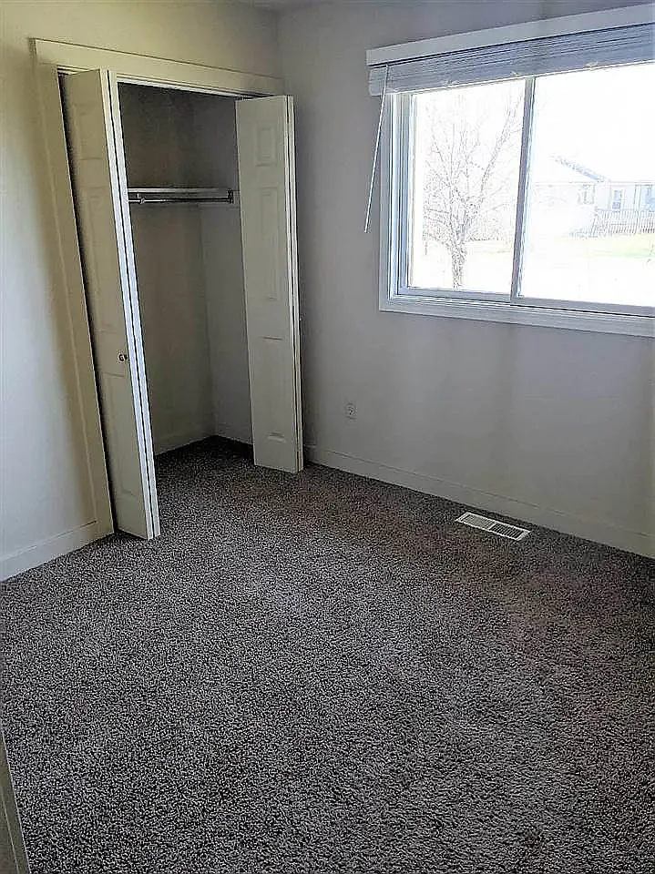 3 bed, 1030 sqft, $1,500 — Photo 4