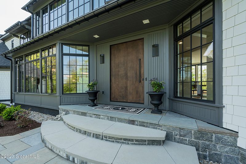 4th image of 100 Nat Hill Road