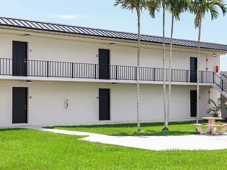 Sunset Palms Exterior