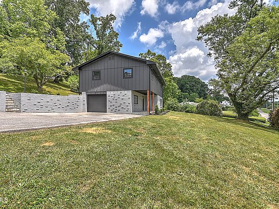 5th image of 1091 Long Crescent Dr