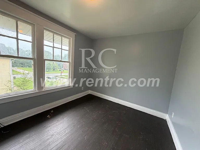107-4 W Davis St — Photo 8