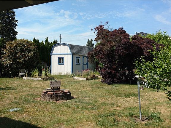 4th image of 9026 42nd Dr NE