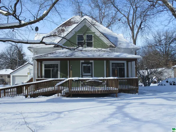 617 N Roosevelt Ave, Cherokee, IA 51012