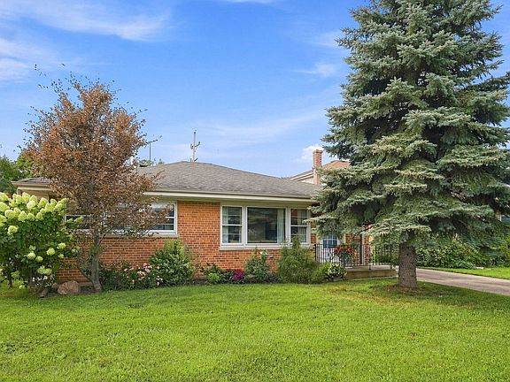 5th image of 605 Oakton St