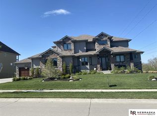 18622 Honeysuckle Dr, Elkhorn, NE 68022