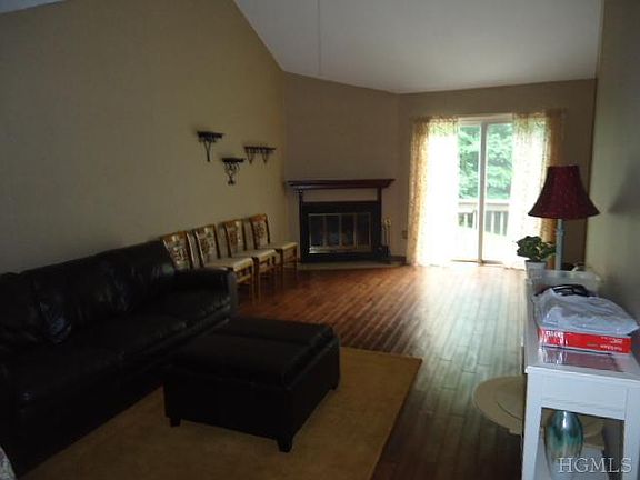 5th image of 44 Maple Hill Dr