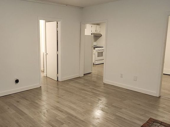 3rd image of 899 Branch Ave #1L